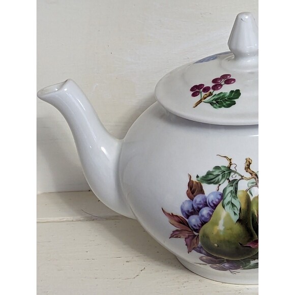 Vintage French Apilco teapot fruit design 4.5X10 porcelain made for Chamart - Picture 9 of 10